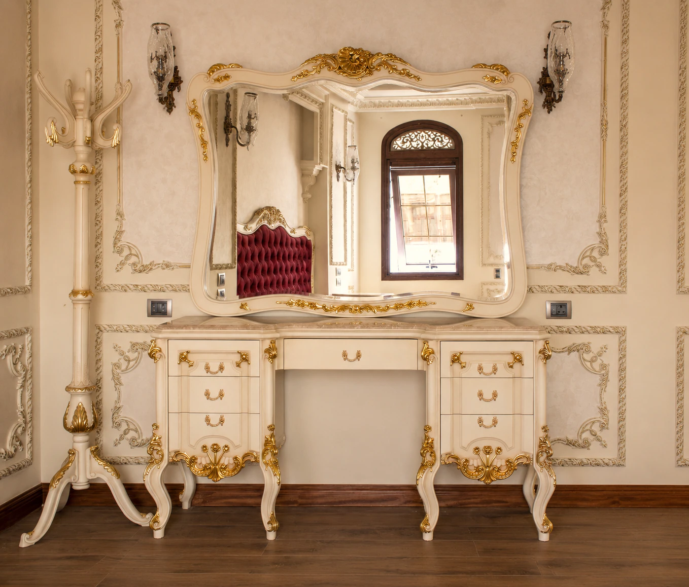 Ras El Bar Master Bedroom thumbnail 5